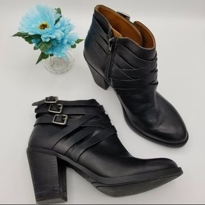 Lucky Brand Elwood Belted  Bootie

Black Sz 6